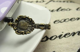 復(fù)古與實(shí)用的完美結(jié)合——清倉(cāng)促銷(xiāo)中的古銅甜美化妝鏡手機(jī)鏈防塵塞